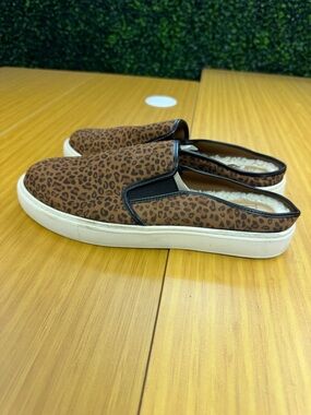 Time and Tru Women's Size 9  Twin Gore Mules Leopard Memory Foam Shoes NEW